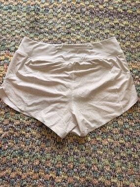 Athleta Run With It 3.5” snake patterned grey/white shorts with liner